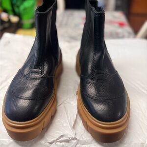 Sorel NEW  Chelsea X Caribou Black Leather Boots with Tan Sole